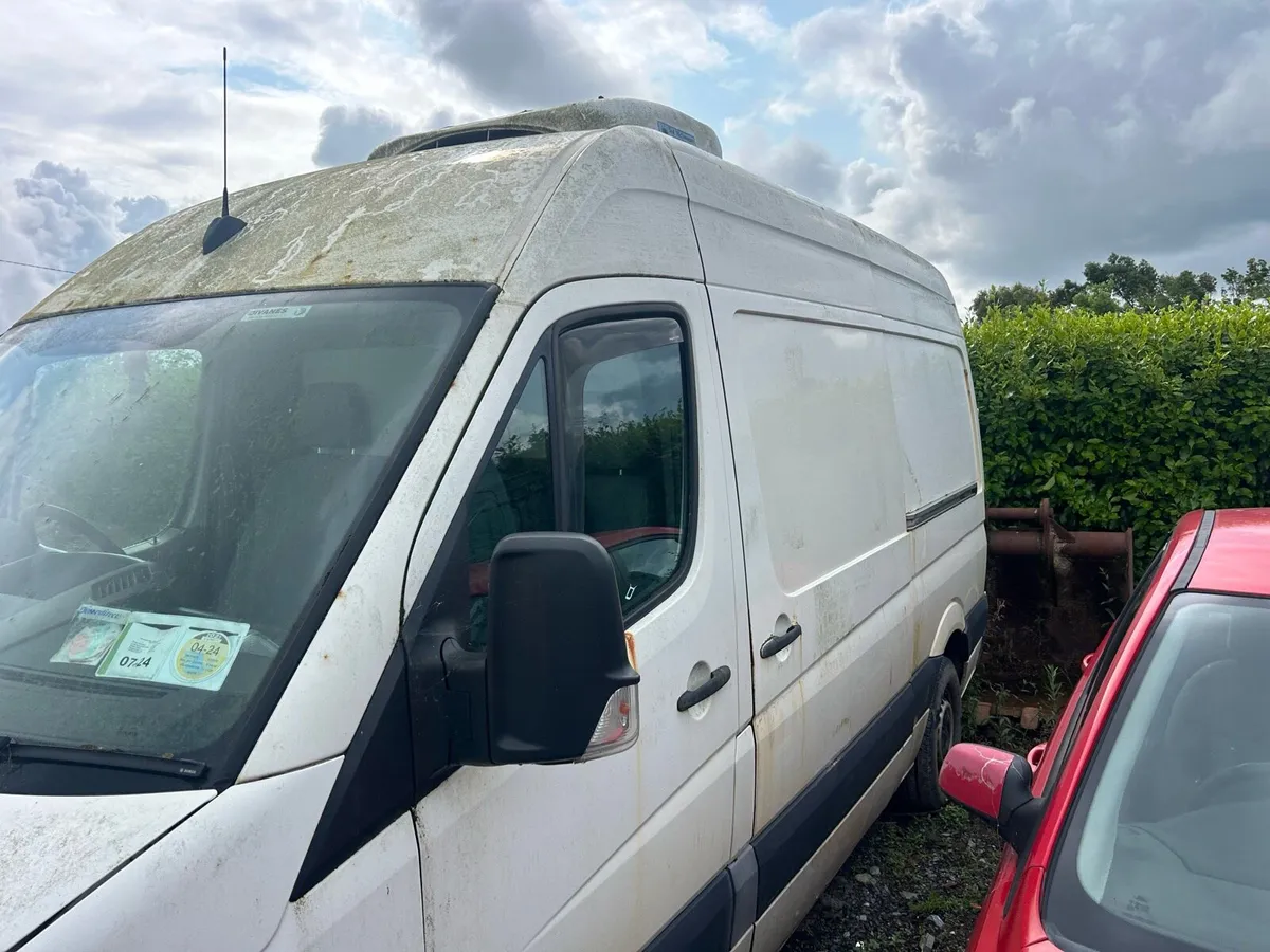 09 crafter 2.5 with fridge - Image 3