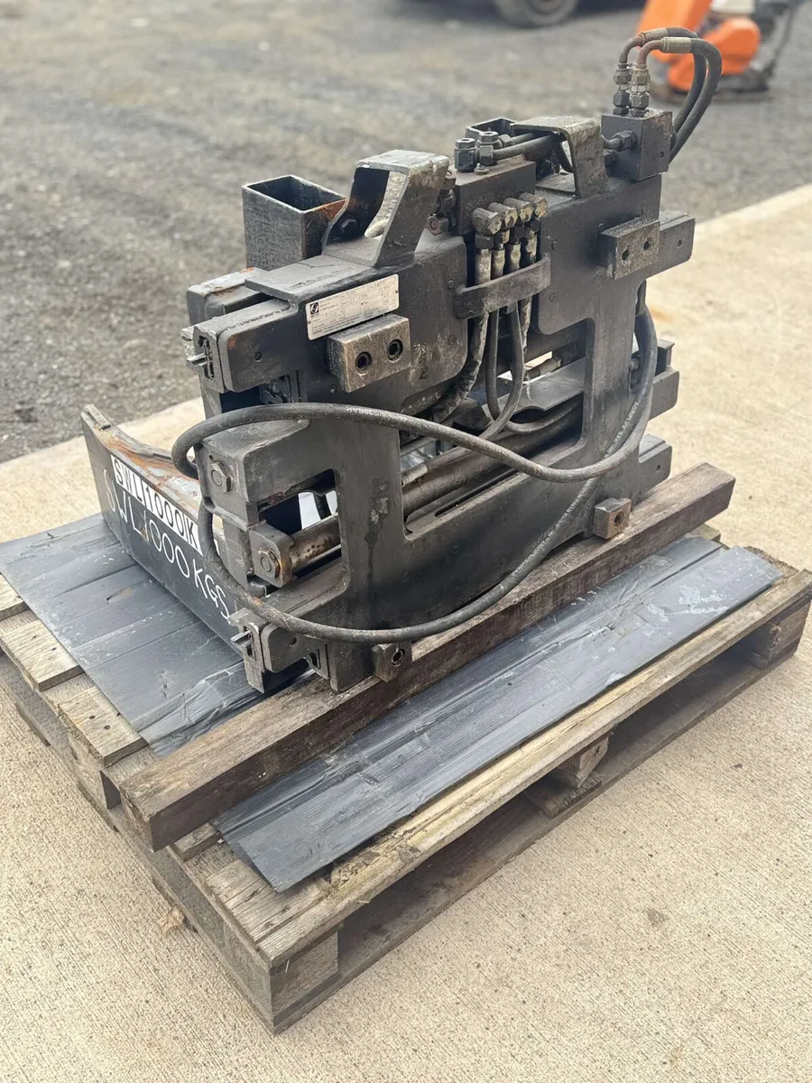 Hydraulic Forklift Barrell Clamp Attachment - Image 3