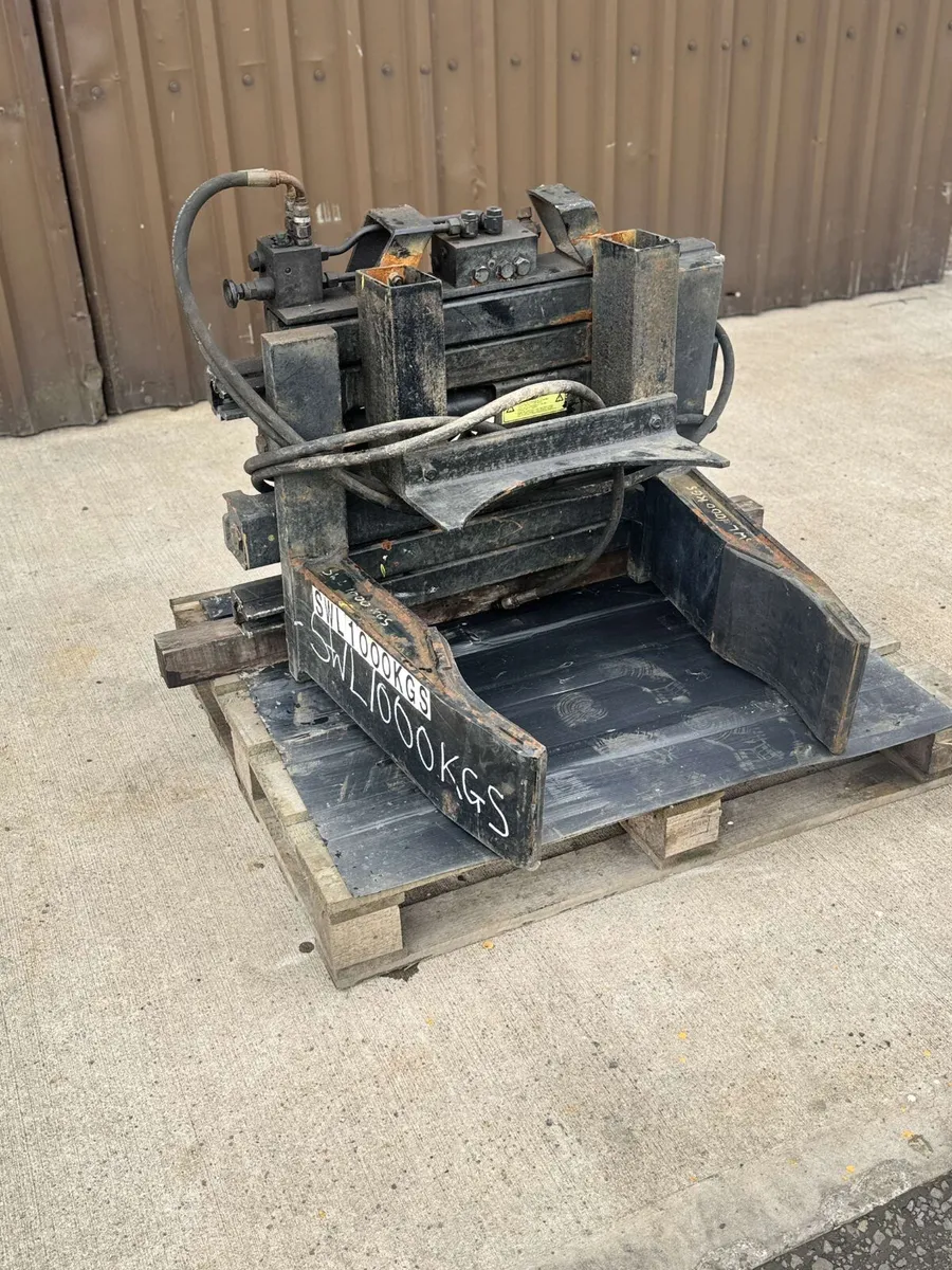 Hydraulic Forklift Barrell Clamp Attachment - Image 1