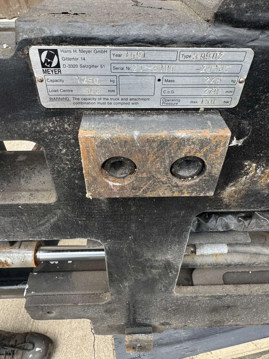 Hydraulic Forklift Barrell Clamp Attachment - Image 3