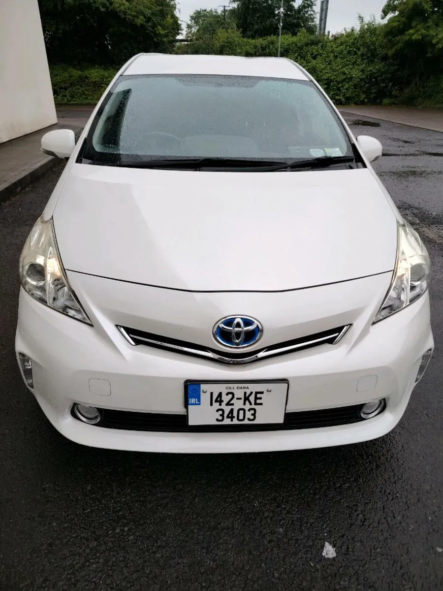 Toyota Prius Alpha - Image 1