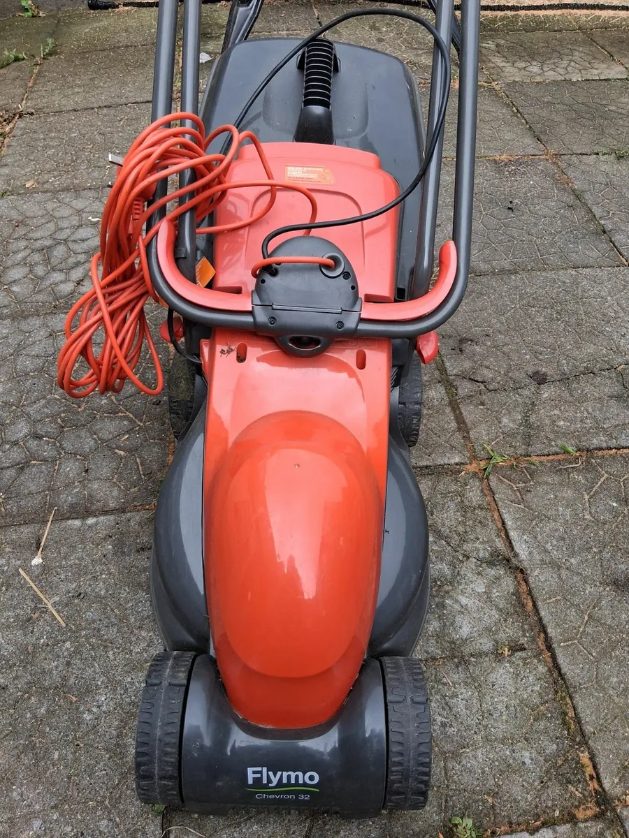 Electric lawnmower - Image 1