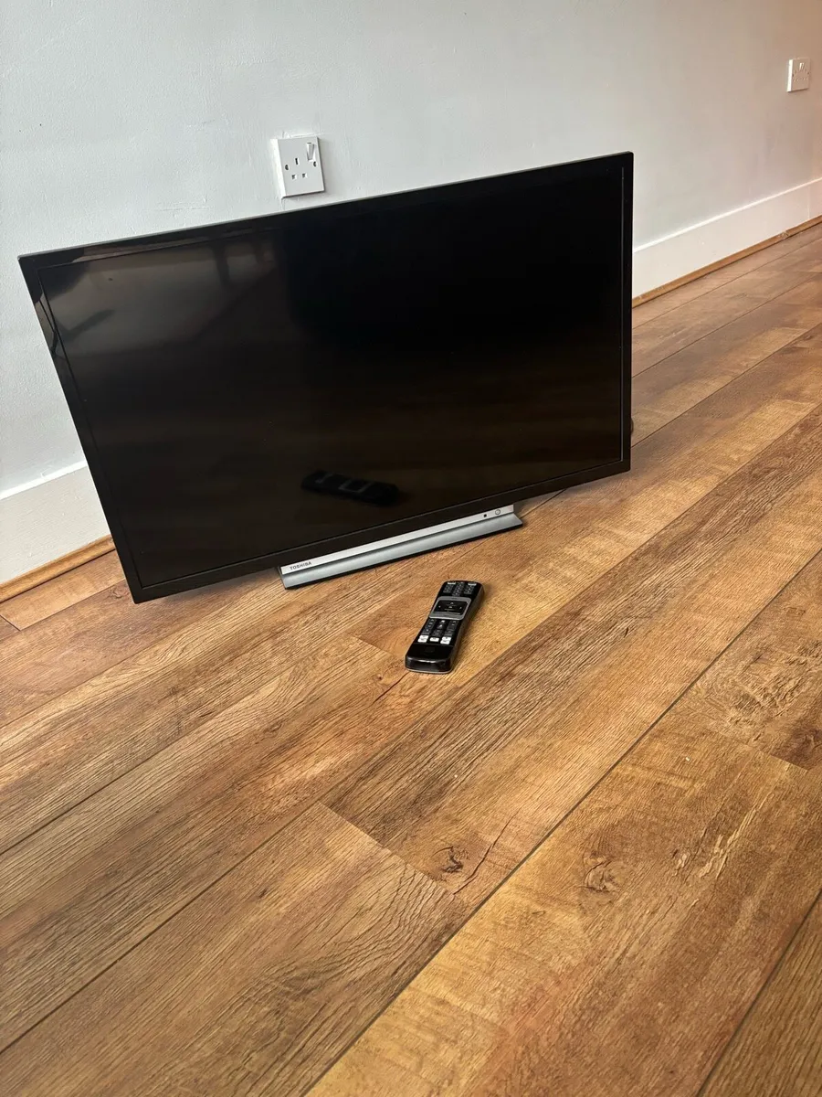 Toshiba 32” HD Ready TV - Image 2