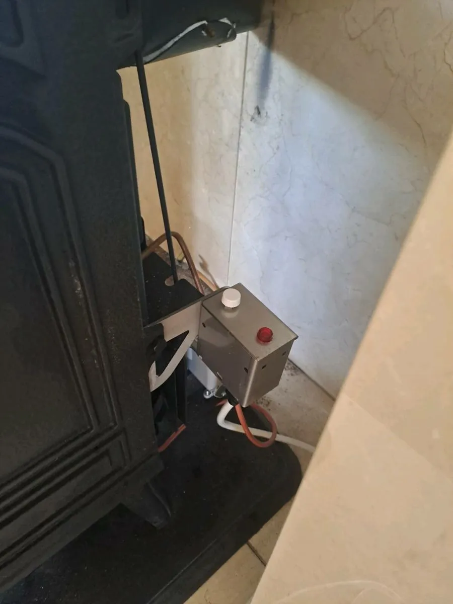 Oil Burning Stove  Franco Belge 8kw - Image 4