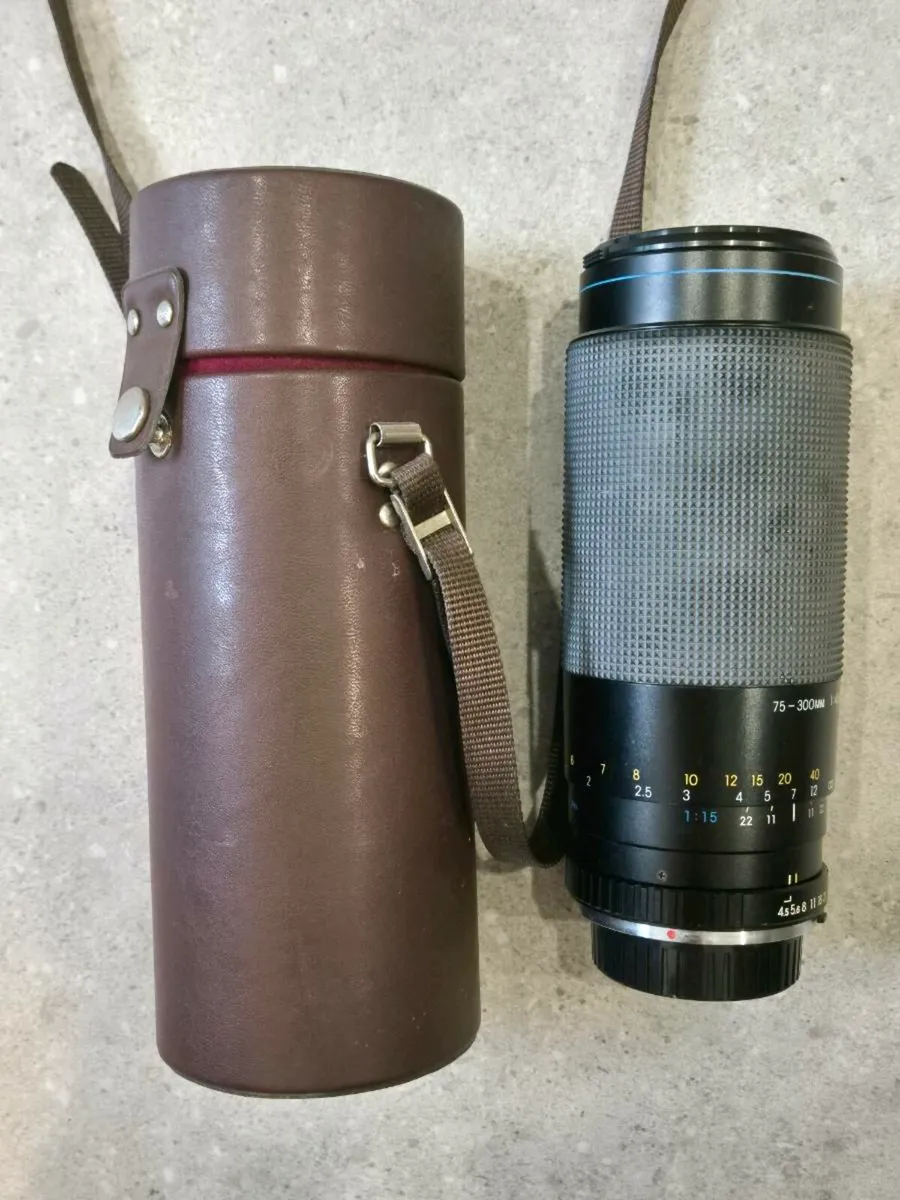 Carl Zeiss Jena 75-300mm f/4.5-5.6 MC Macro Lens - Image 1