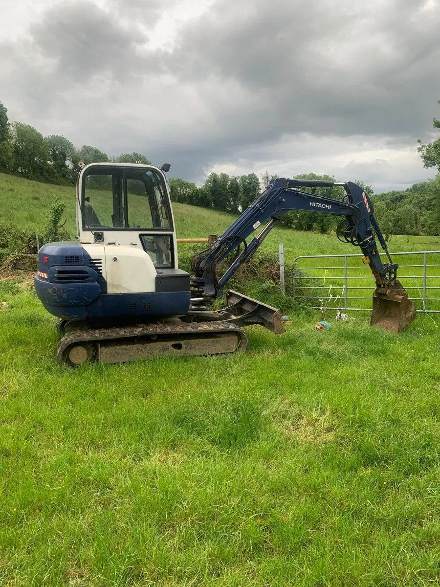 Hitachi Zaxis 40 rubber track digger - Image 2