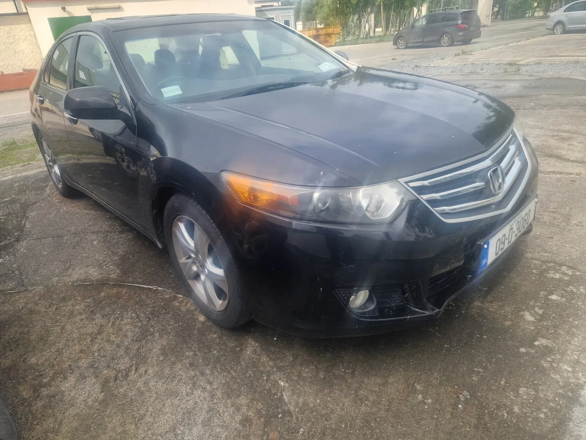 Honda accord breaking - Image 1