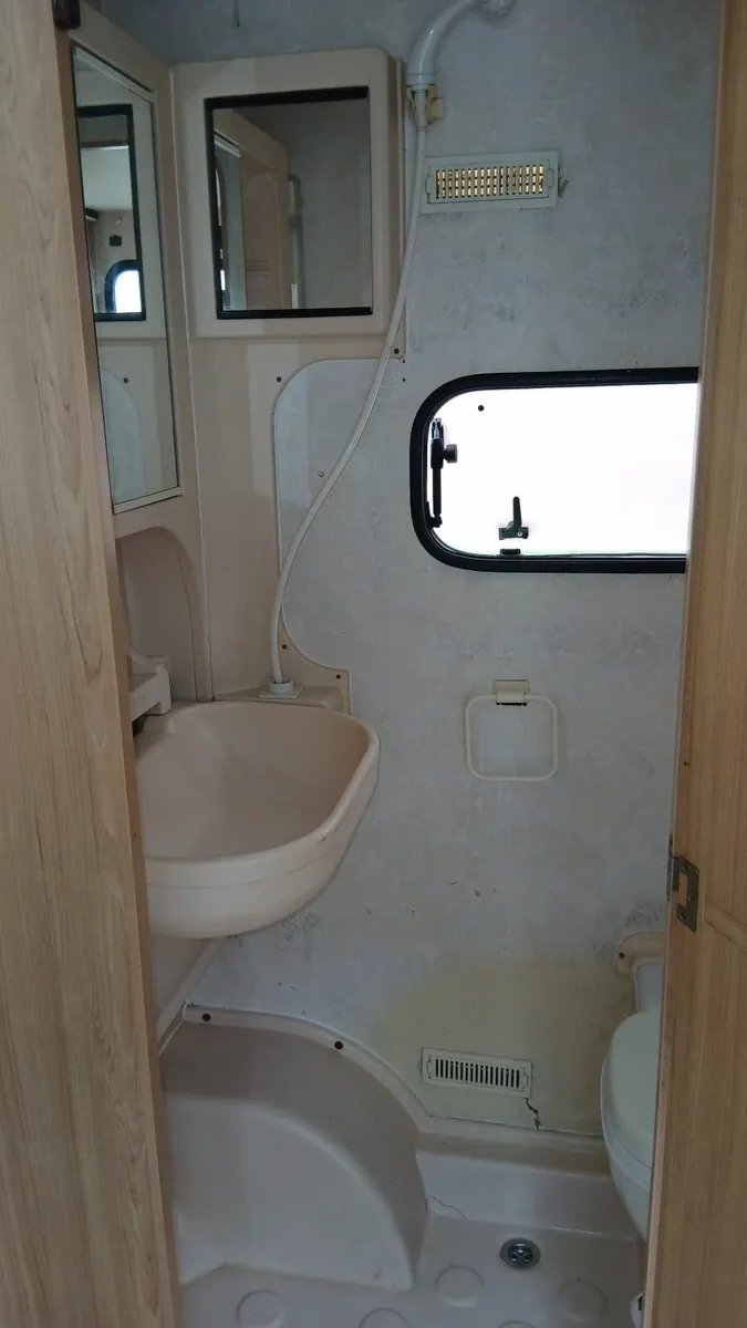Caravan - Image 4