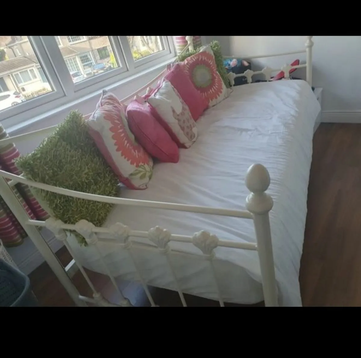 Day bed - Image 1