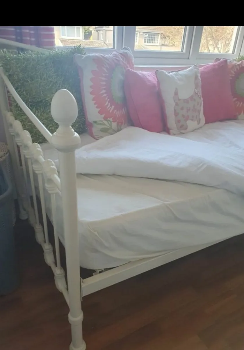 Day bed - Image 2
