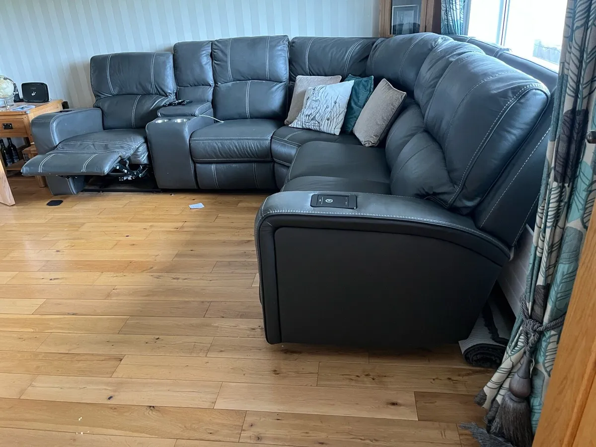 Corner Settee - Image 1