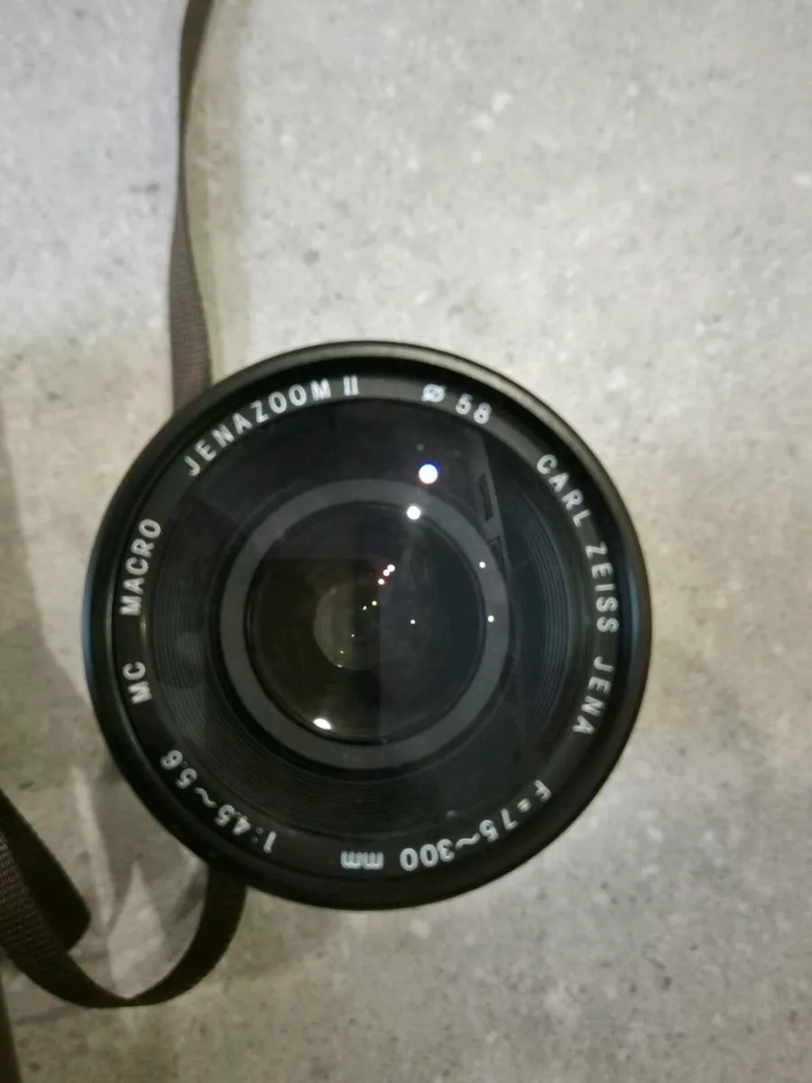 Carl Zeiss Jena 75-300mm f/4.5-5.6 MC Macro Lens - Image 2