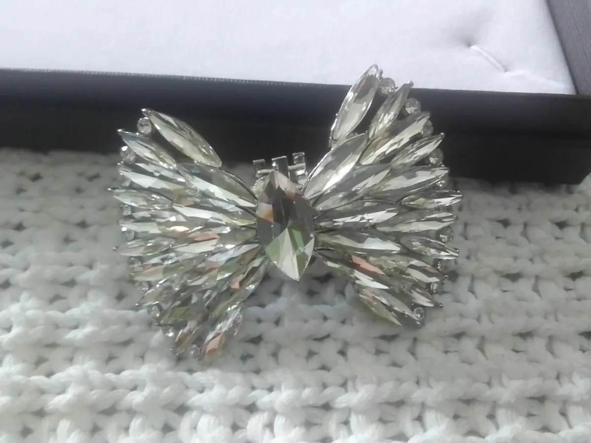 VINTAGE DIAMANTE CRYSTAL BOW CLIP BROOCH - Image 2