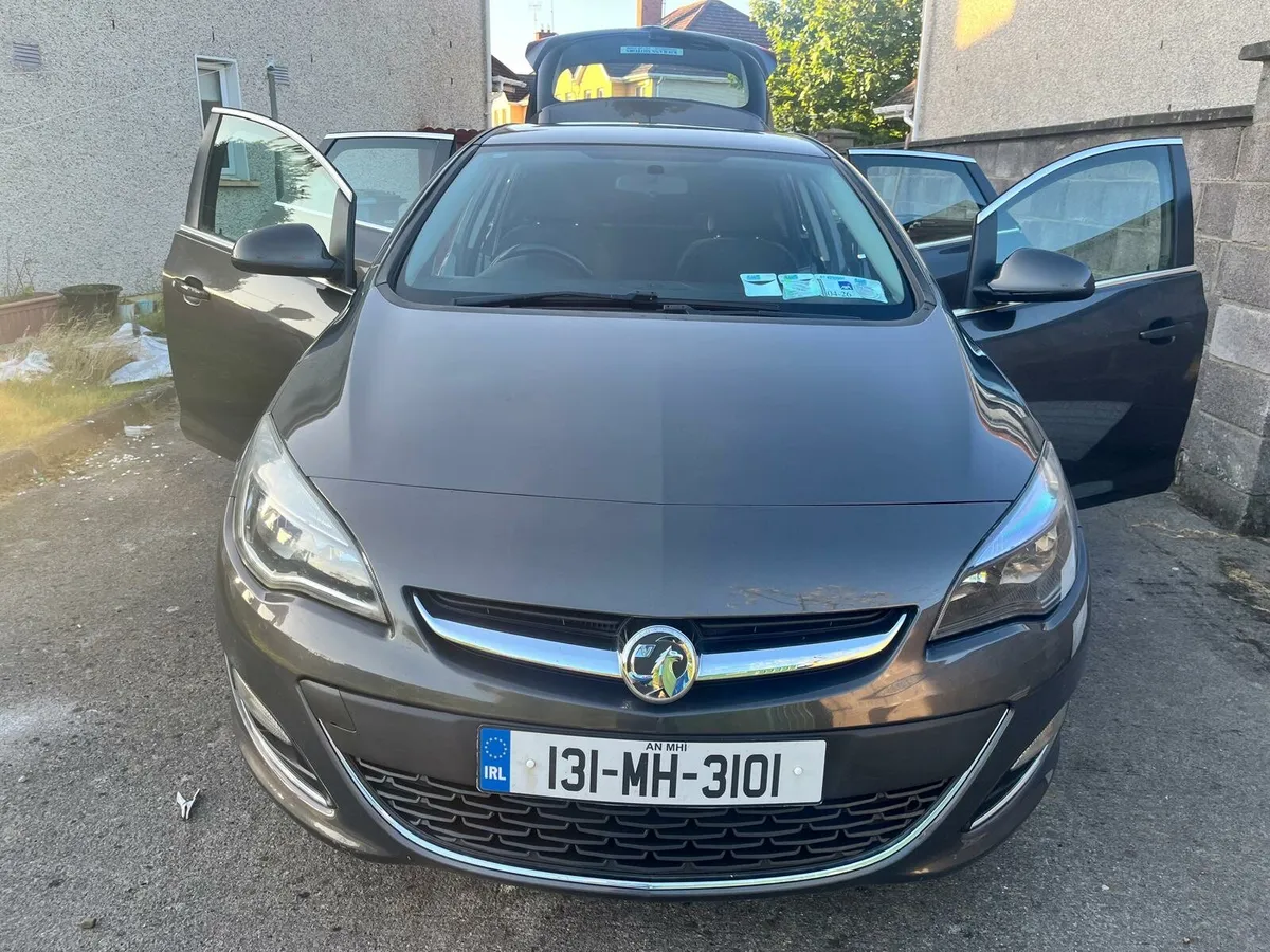 Vauxhall Astra 2013 - Image 1