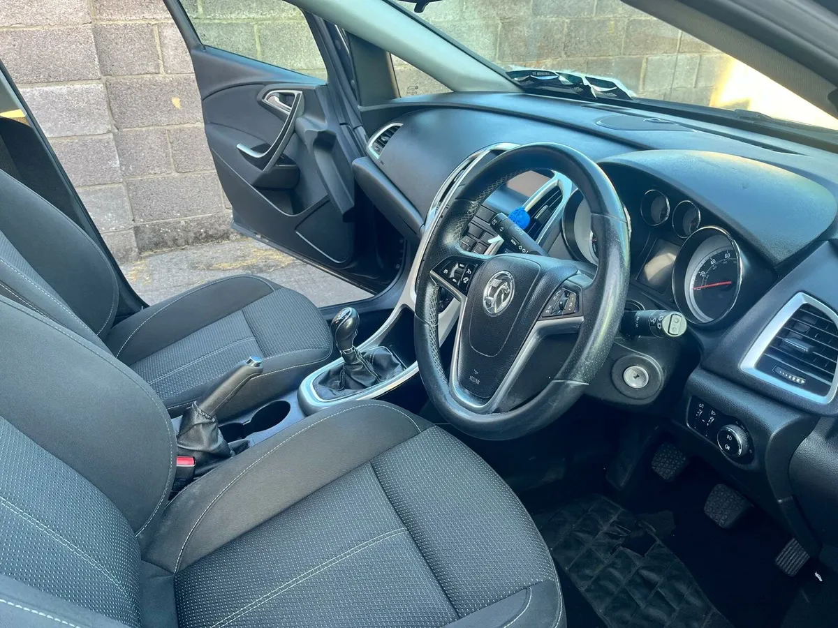 Vauxhall Astra 2013 - Image 2