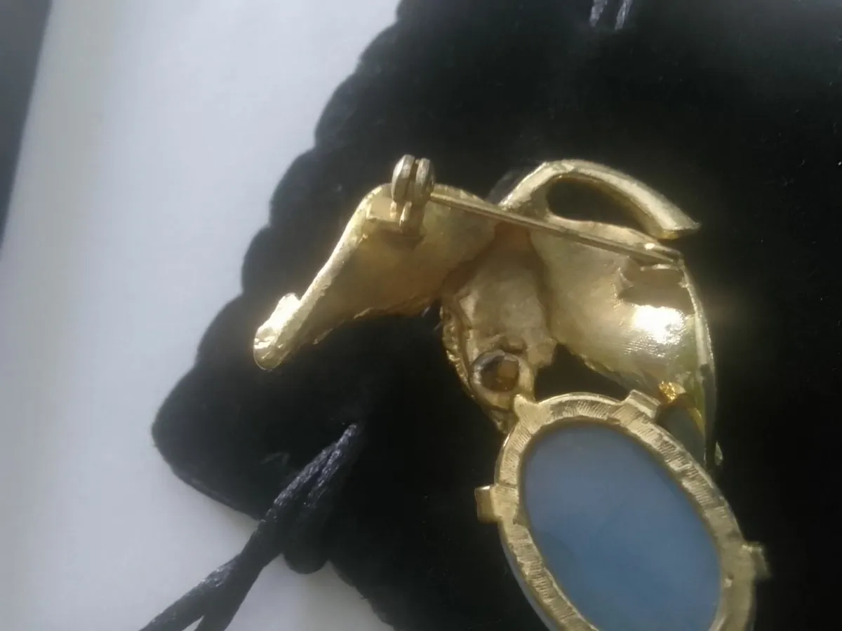 VINTAGE BLUE AGATE OVAL CABOCHON DROP BROOCH - Image 4
