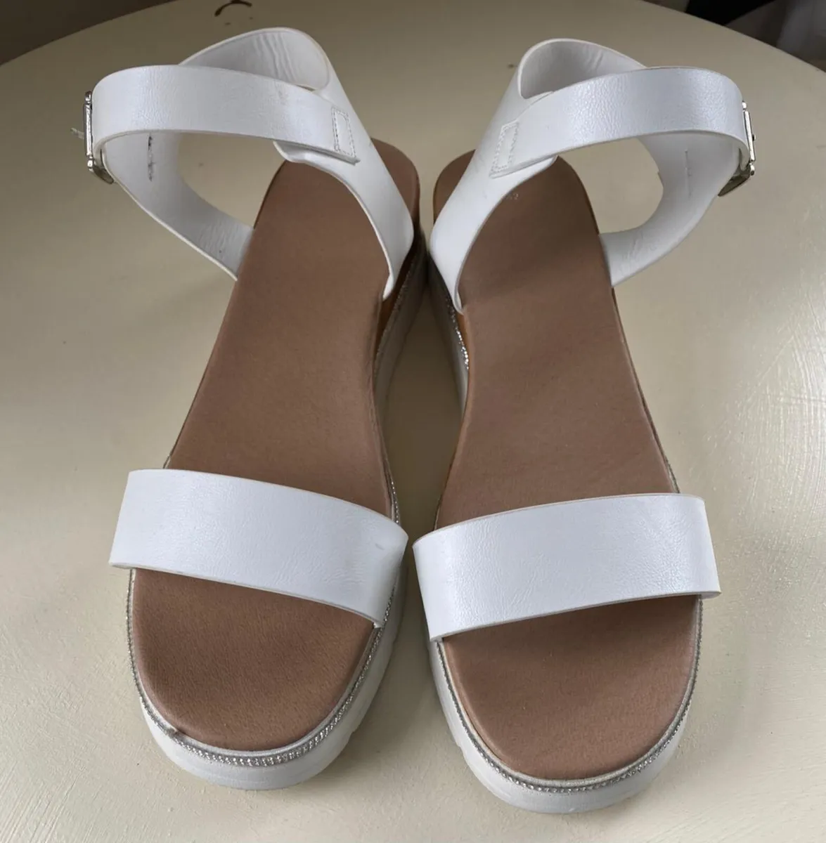Extra wide fit white sandals  sz 8 or 42 - Image 4