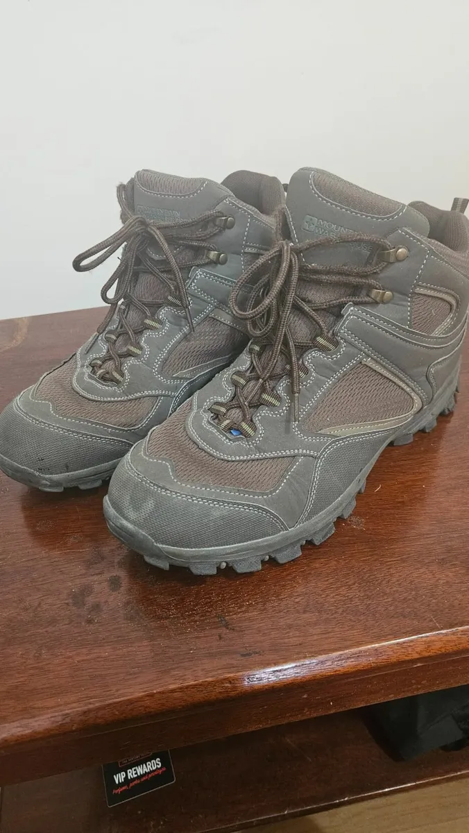 Mens hiking boots size 11 - Image 2