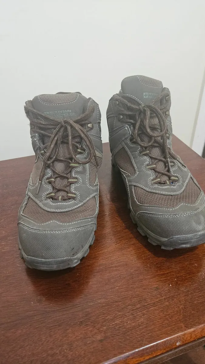 Mens hiking boots size 11 - Image 3
