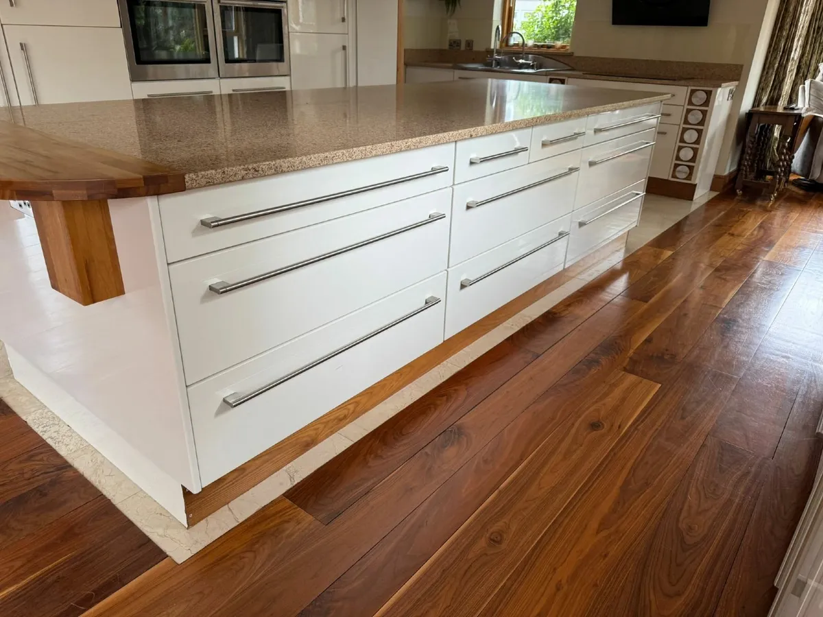 Large Quartz Island Top - Image 1
