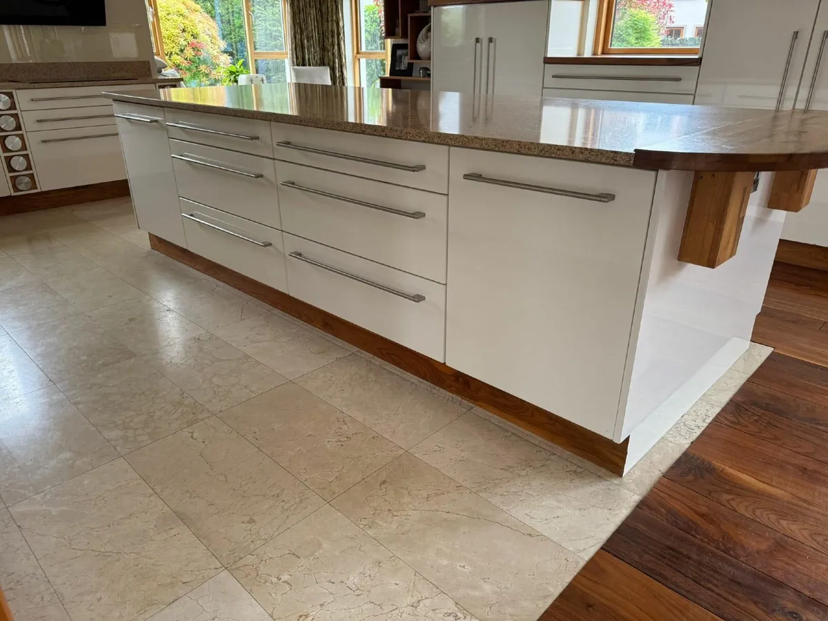 Large Quartz Island Top - Image 3