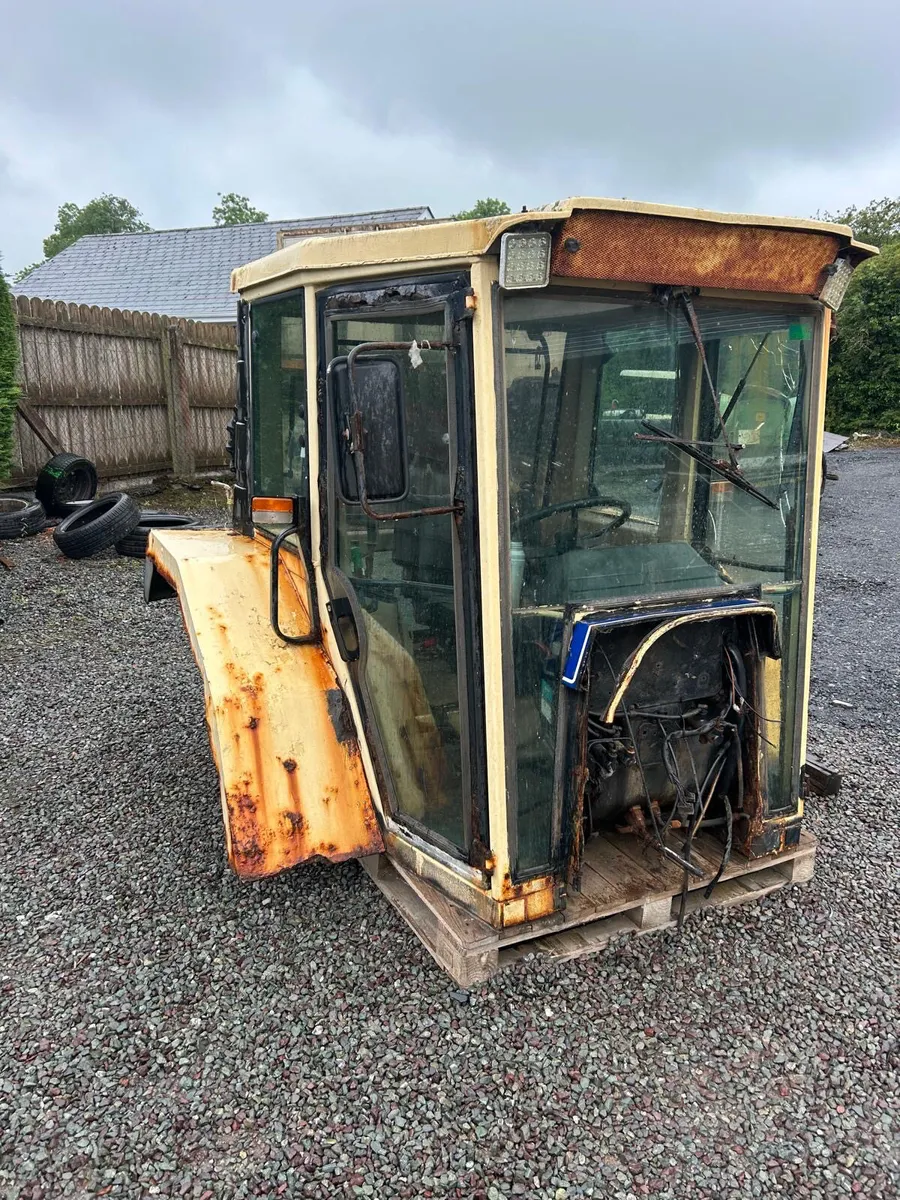 Breaking Lamborghini 956/ Same 100/110 Cab - Image 1