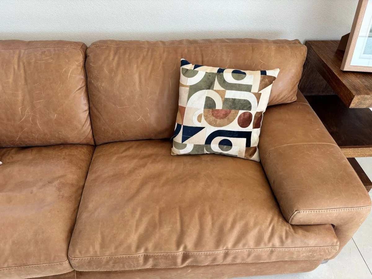 Leather couch - Image 2