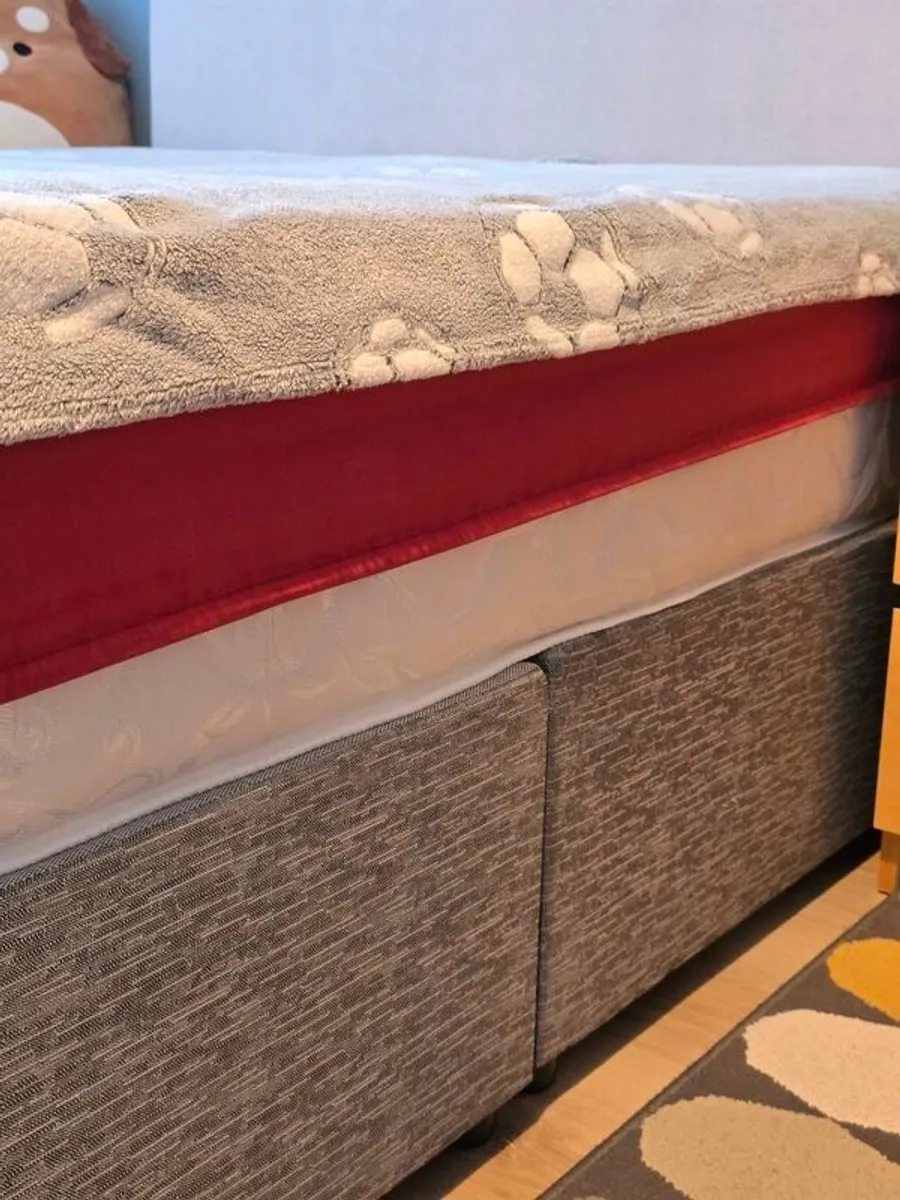Double bed and mattress - Image 4