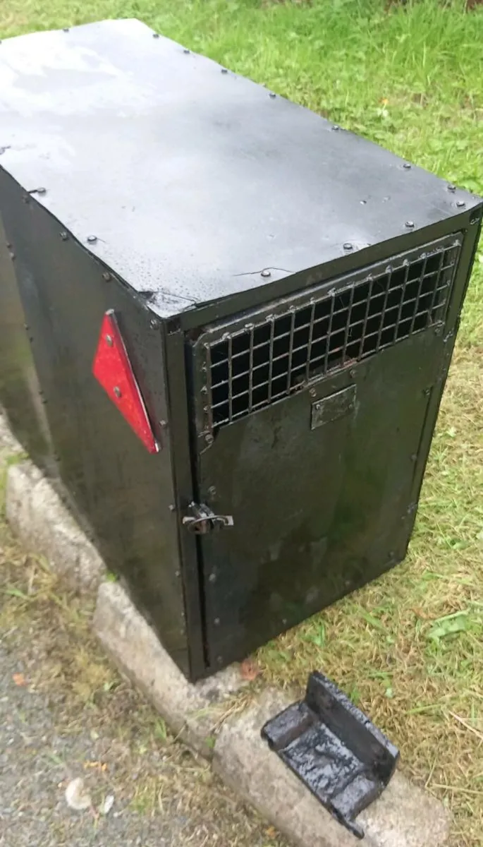 Dog transport box - Image 1