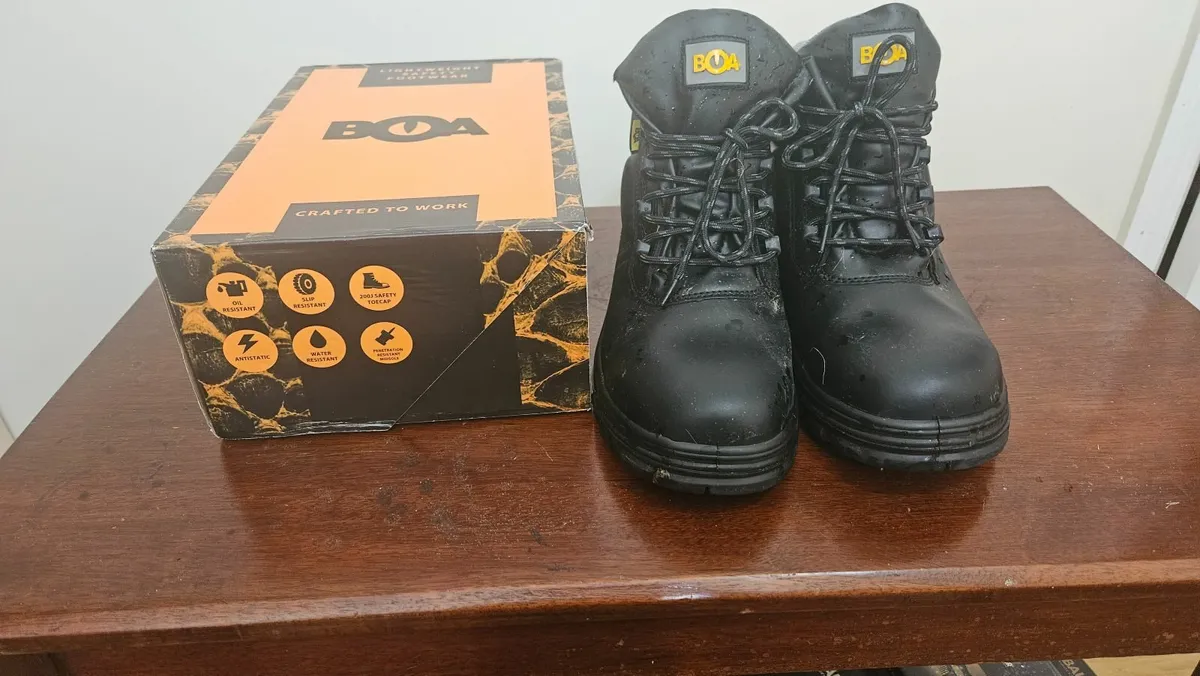 Mens safety boots size 11 - Image 2