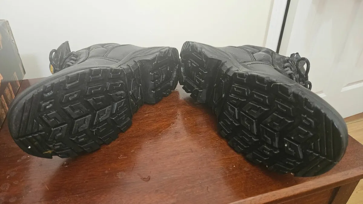 Mens safety boots size 11 - Image 3