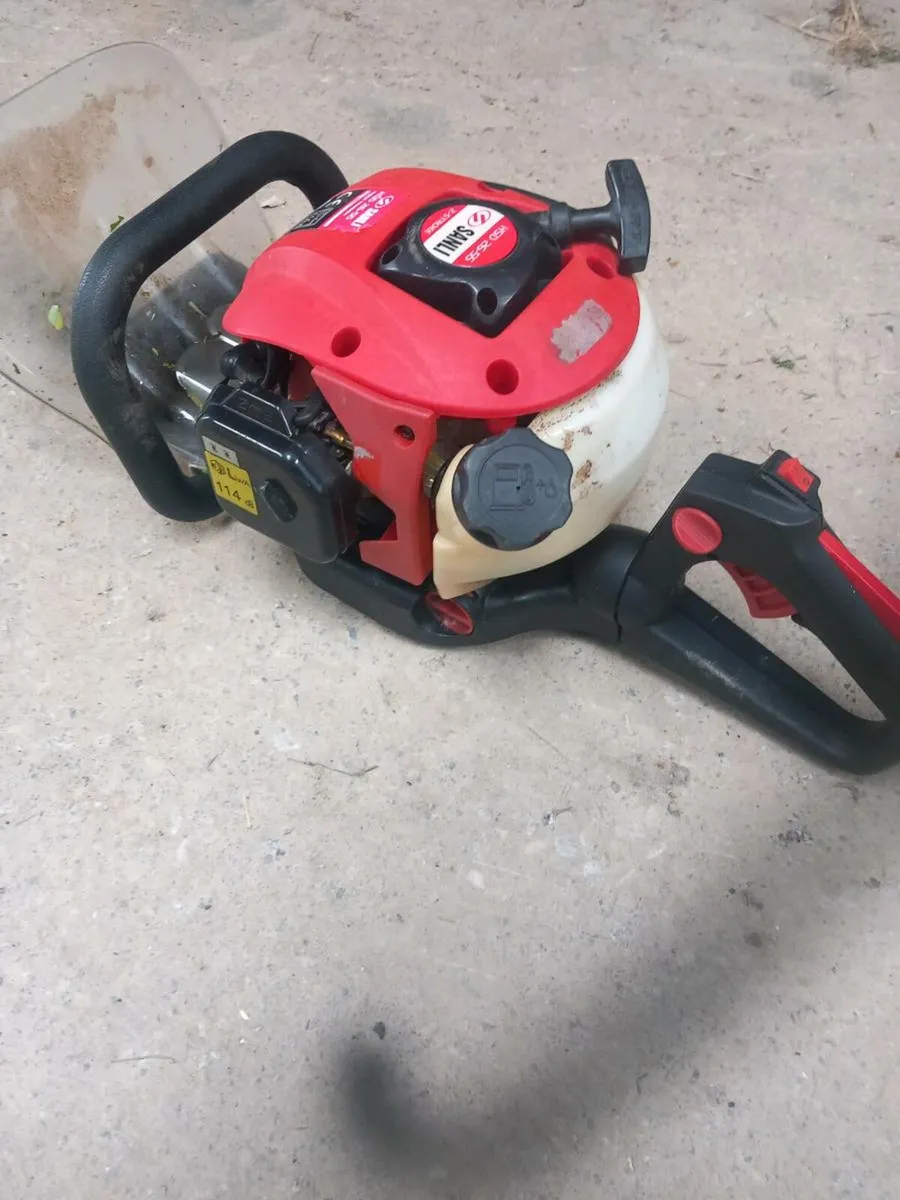 Hedge trimmers - Image 1
