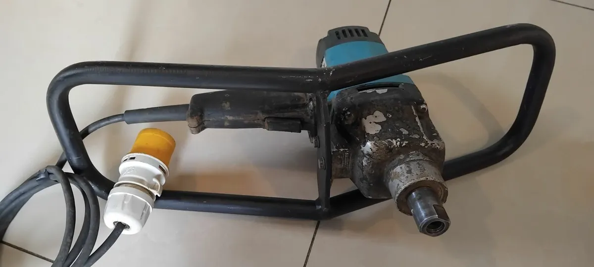 Makita UT120 Paddle Mixer 110v - Image 1