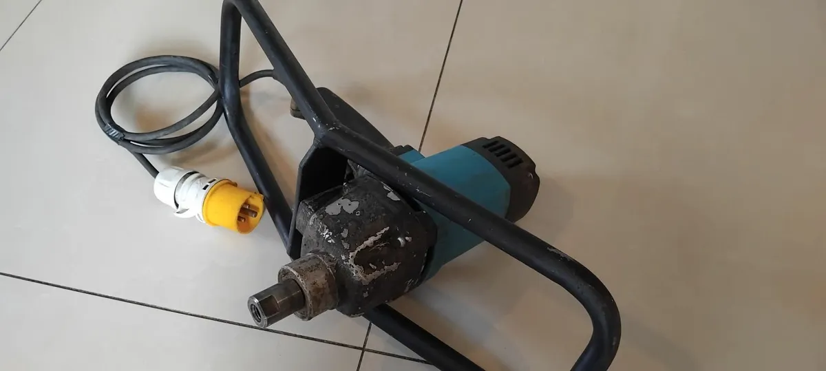 Makita UT120 Paddle Mixer 110v - Image 3