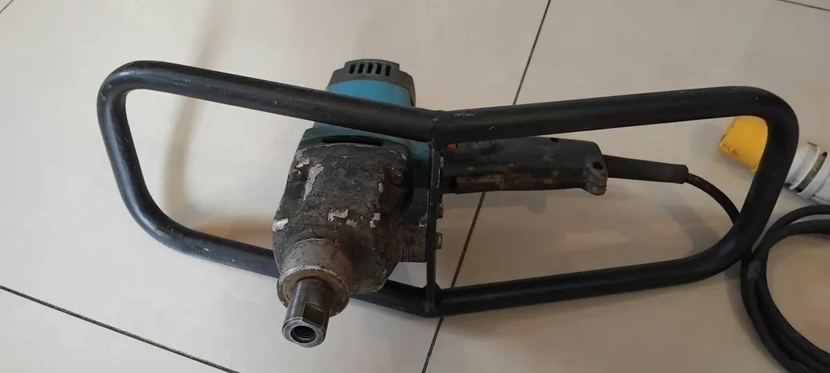 Makita UT120 Paddle Mixer 110v - Image 4