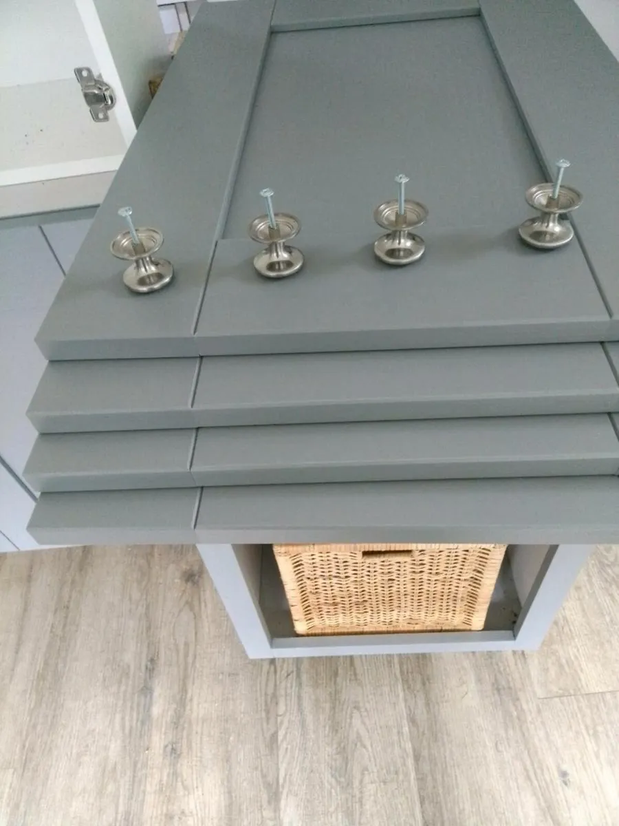 Grey kitchen units - Image 3