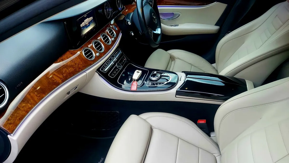 Mercedes-Benz E-Class 2017 AVANTGARDE - Image 3