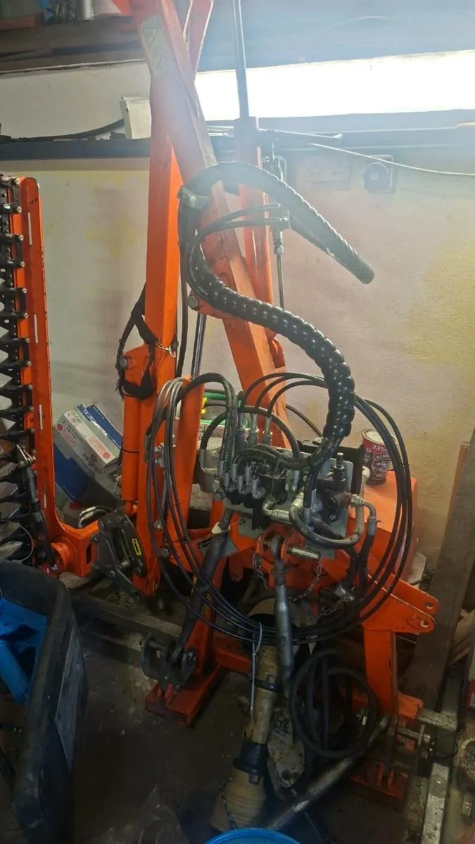 Hedge cutter - Image 1