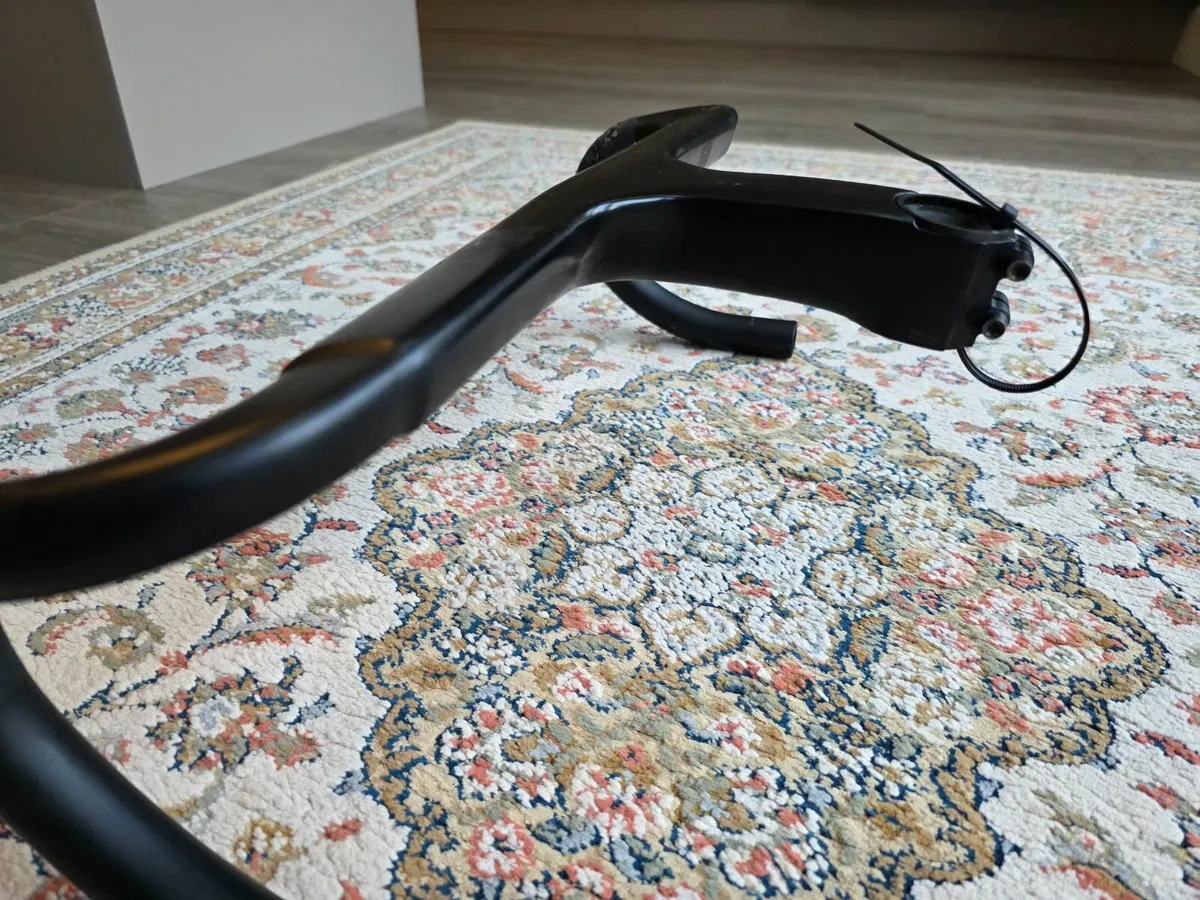 Syncros RR1.0 Aero Carbon Integrated Bar & Stem - Image 1
