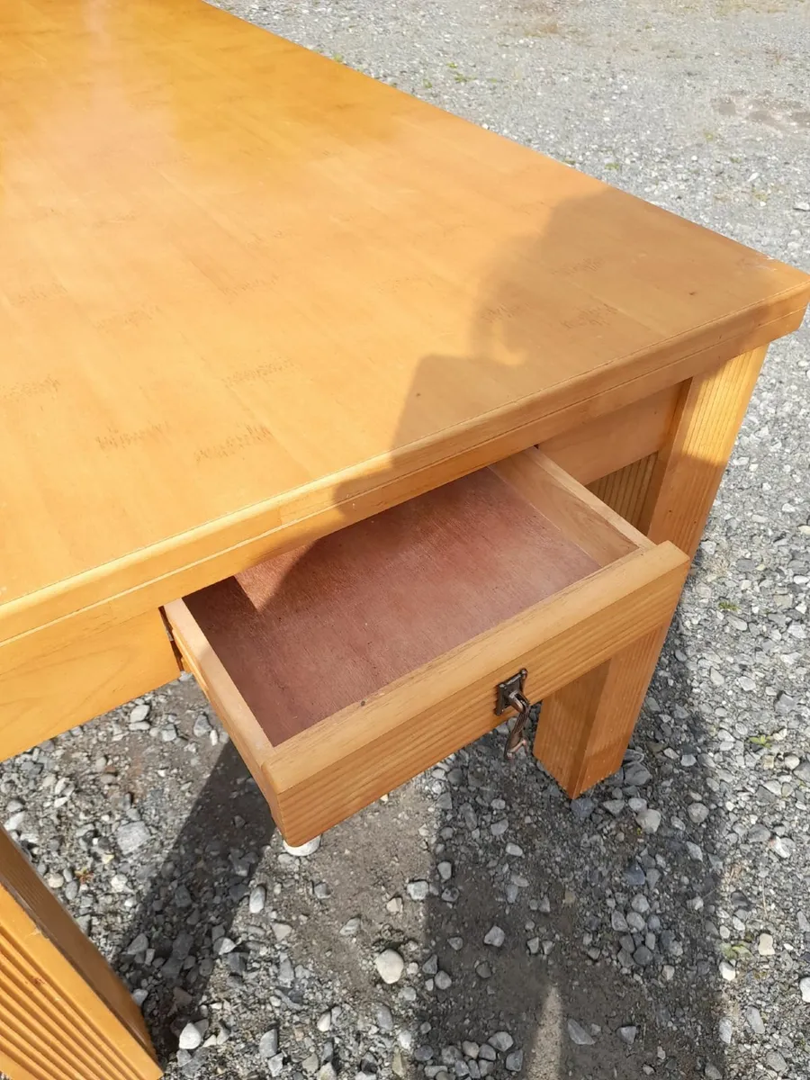 Kitchen table & chairs - Image 3
