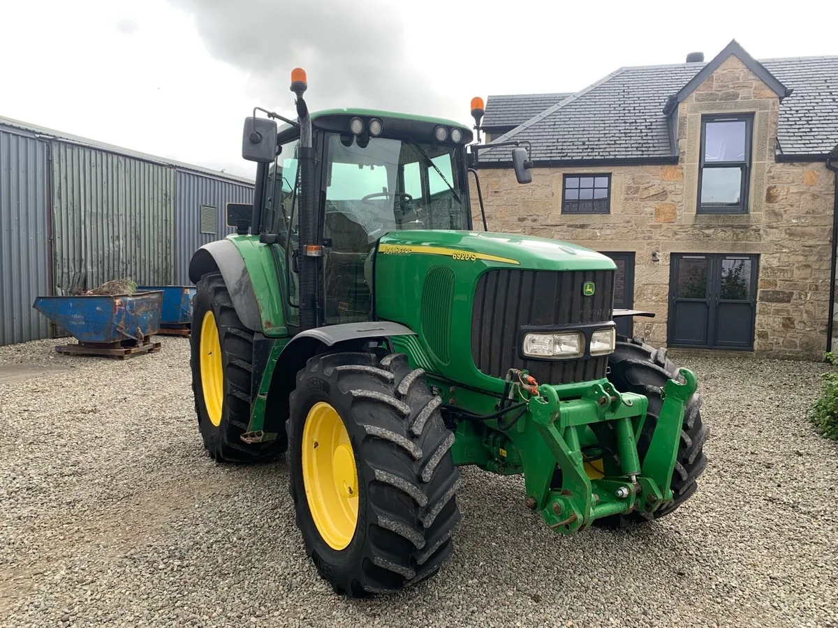 John Deere 6920S (2007) - Image 1