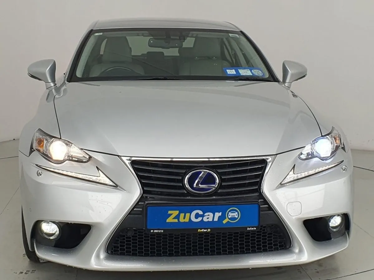 Lexus IS 300h Executive - Image 3