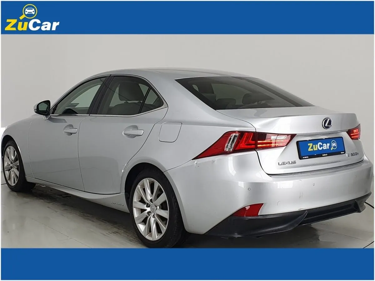 Lexus IS 300h Executive - Image 4
