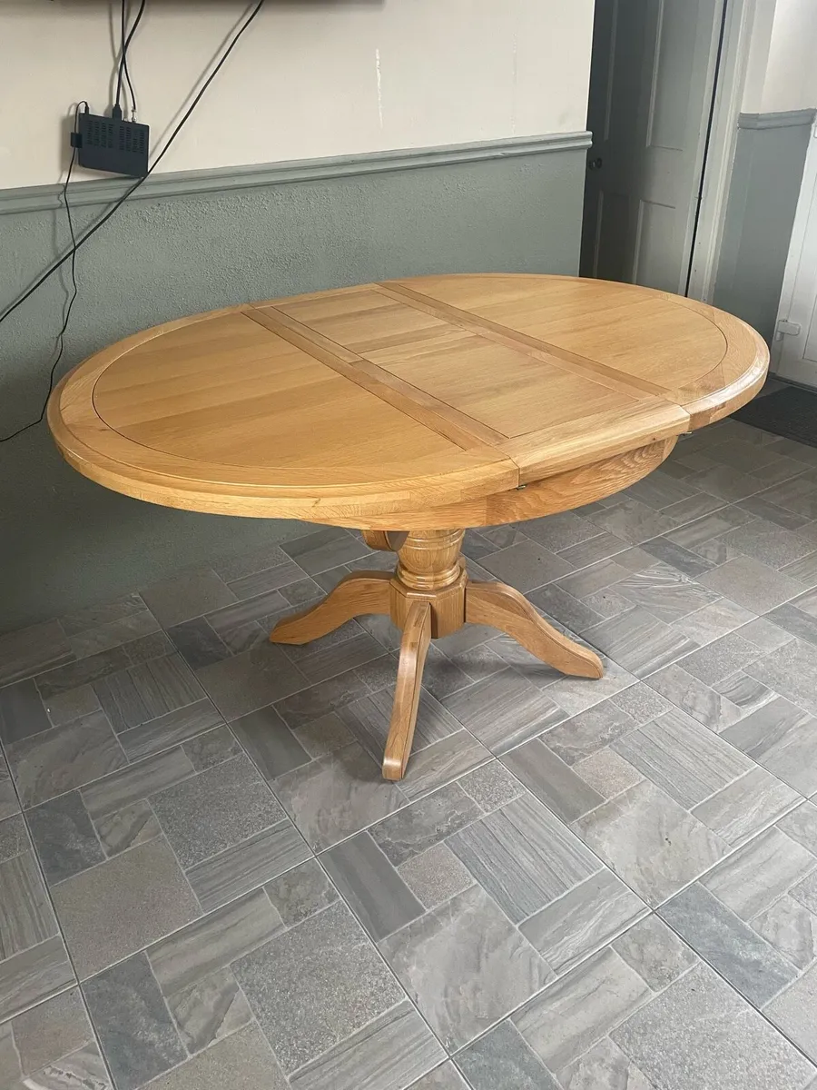 Round Solid Oak Table extendable - Image 3