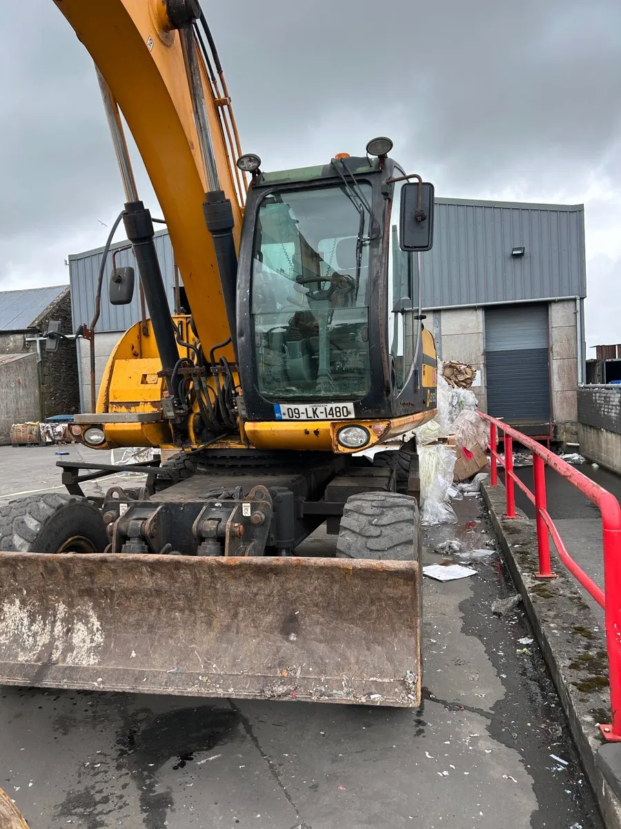 JCB 2009 rubber duck - Image 3