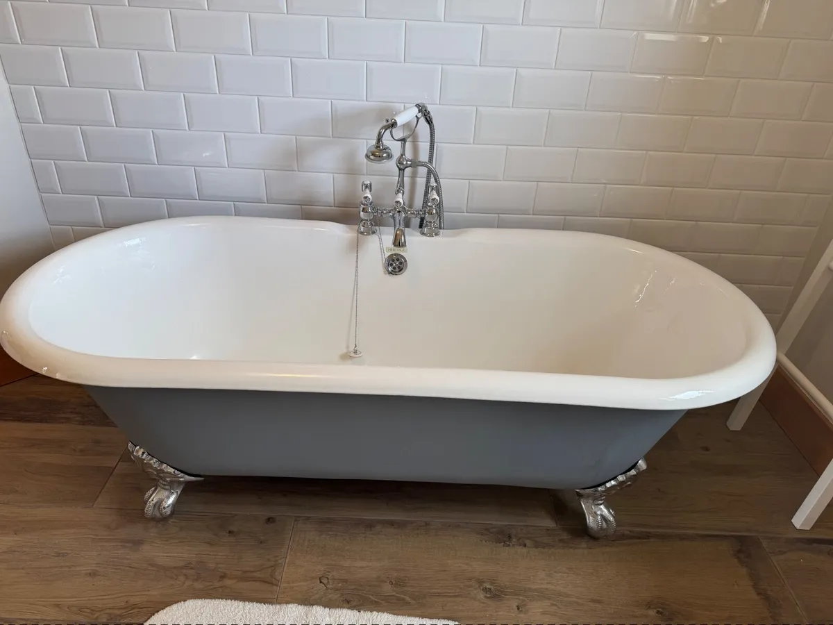 Free Standing Bathtub - Image 1