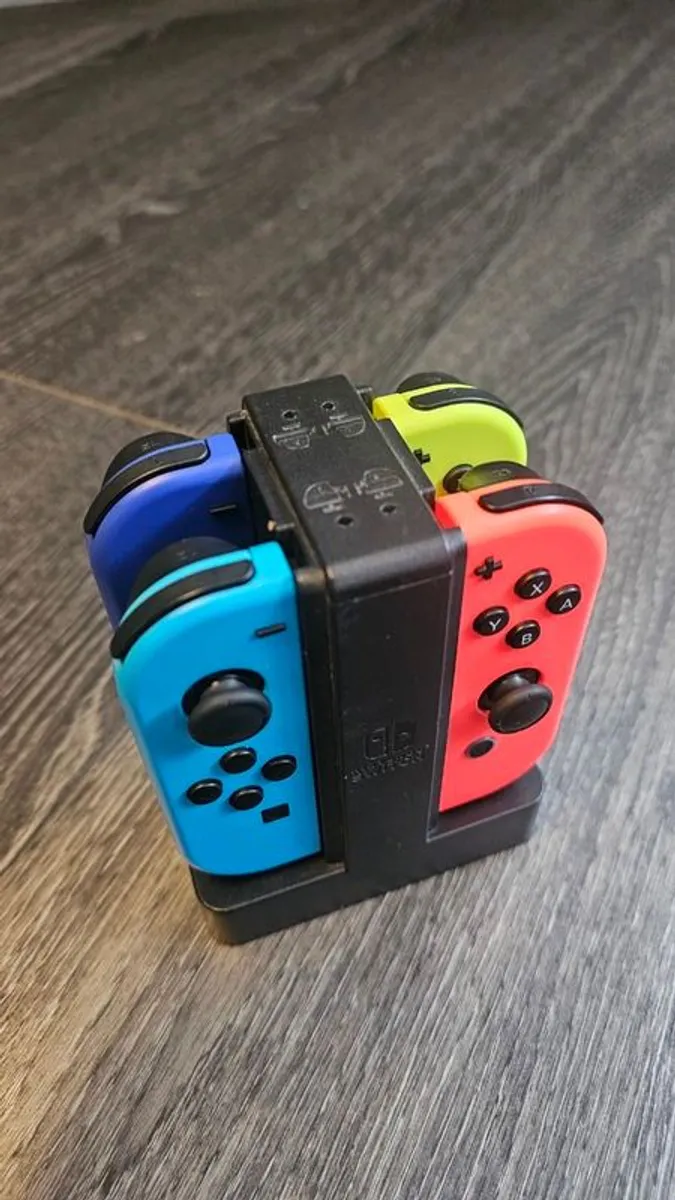 Switch w/ 3 Docks 6 controllers plus++ - Image 2