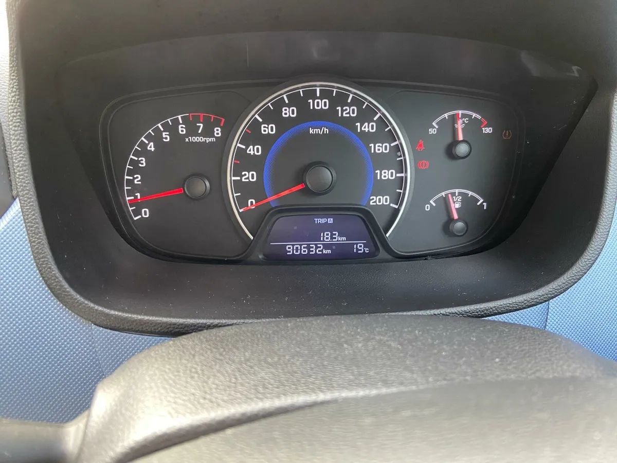Hyundai I10 Deluxe 4DR - Image 3