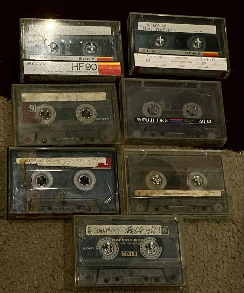 Tape cassettes and case - Image 3