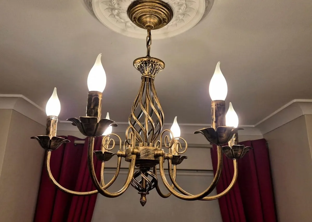Traditional Country Style Chandelier - Image 4